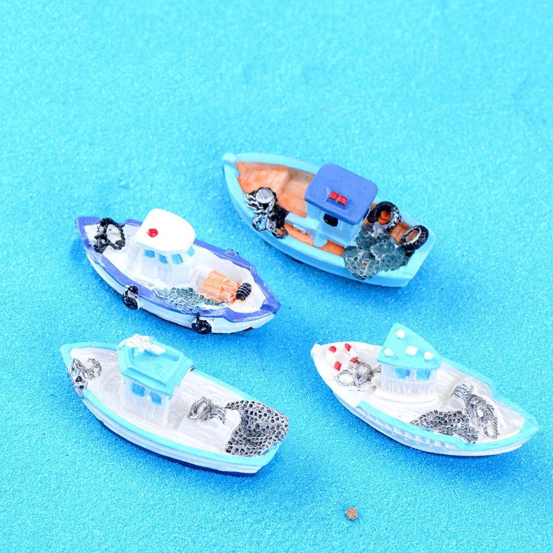 Miniatur-Schiffsmodelle aus Harz – 4er Set maritime Deko für Garten & Terrarium