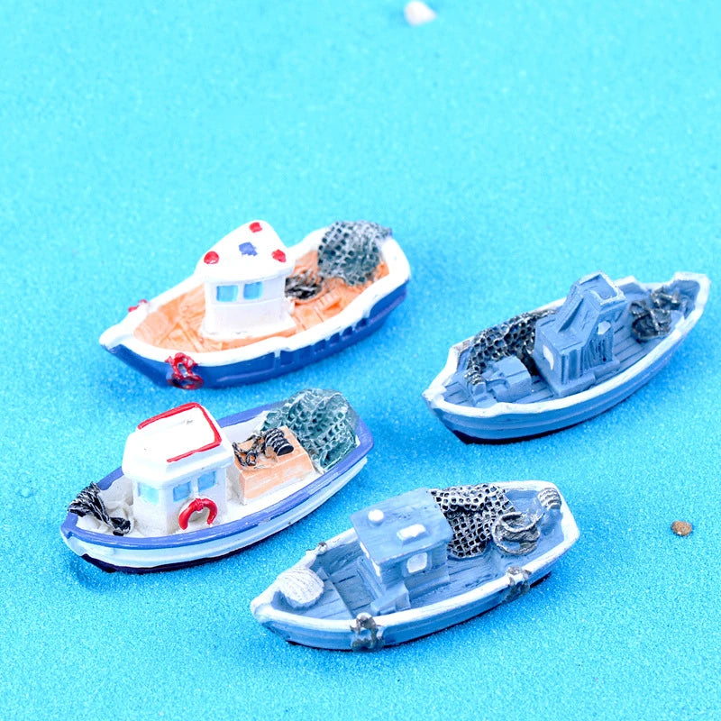 Miniatur-Schiffsmodelle aus Harz – 4er Set maritime Deko für Garten & Terrarium