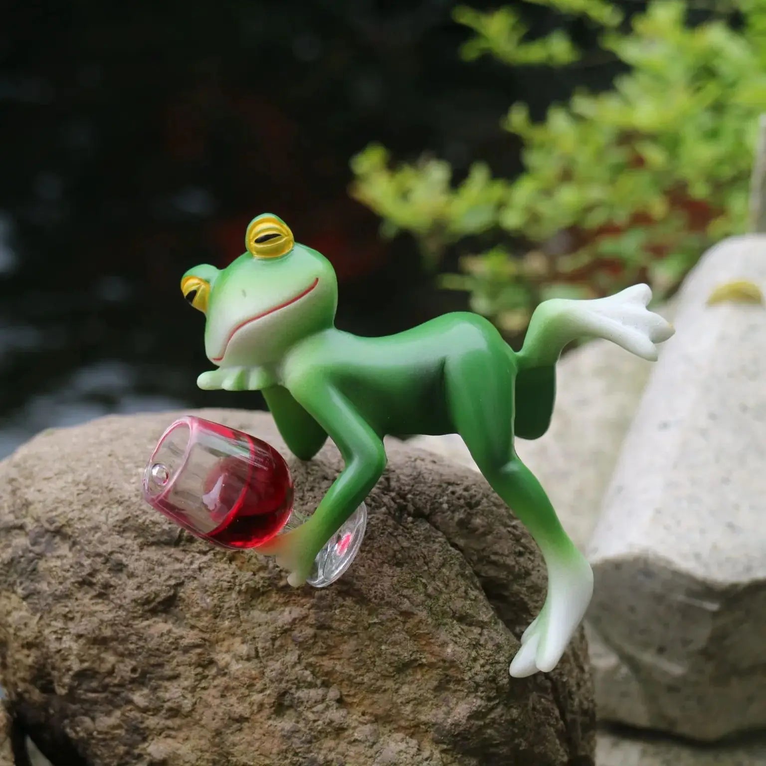 Frosch Weinglas Hängedekoration aus Kunstharz – Garten, Teich & Blumentopf
