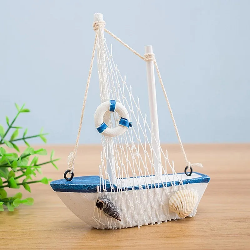 Mini Holz-Segelboot Tischdeko – 10–14 cm, Mediterran, 4 Motive: Möwe, Rettungsring, Steuerrad & Seestern