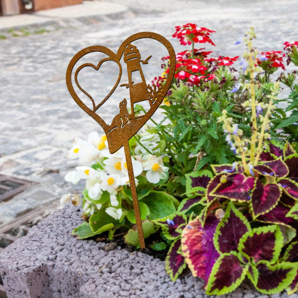 Gartenstecker Leuchtturm und Robbe – Maritimer Gartendeko-Stecker in Rostoptik